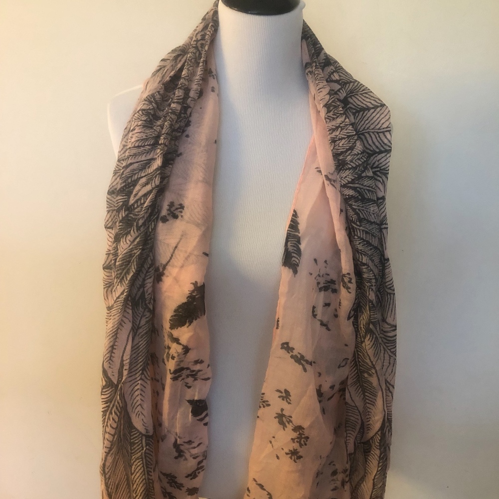GREY AND PINK SWIFT SCARF